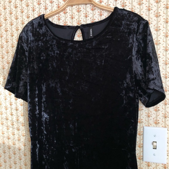 Torrid Full Length Crushed Velvet Short Sleeve Black Catsuit | 2X - Picture 4 of 7